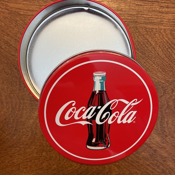 NWOT Coca Cola Collectable Tin. - Picture 6 of 8